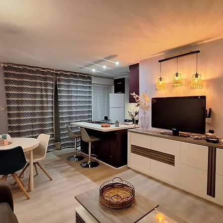 Charmant Appartement Residentiel Avec Terrasse, Jardin Privatif Et Piscine A Cannes カンヌ エクステリア 写真