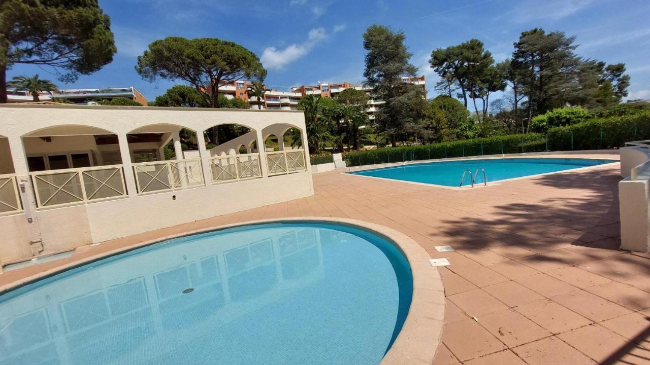 Charmant Appartement Residentiel Avec Terrasse, Jardin Privatif Et Piscine A Cannes カンヌ エクステリア 写真