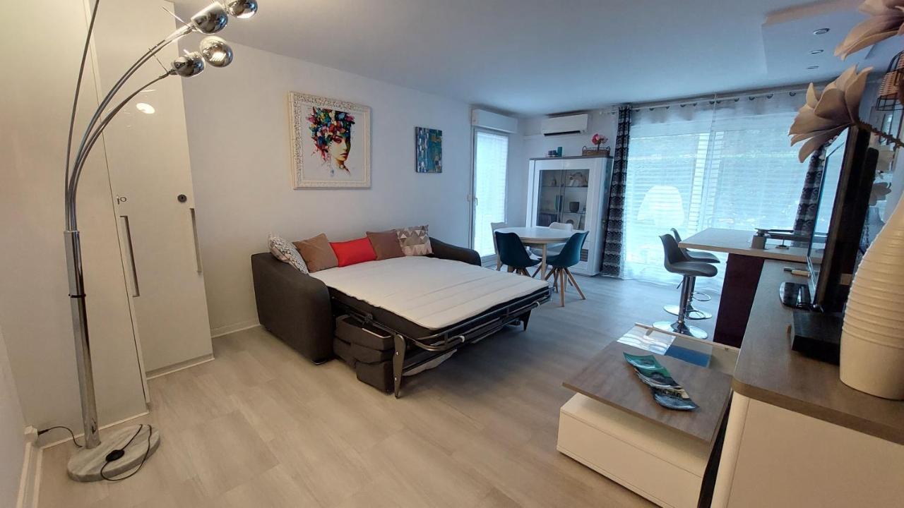 Charmant Appartement Residentiel Avec Terrasse, Jardin Privatif Et Piscine A Cannes カンヌ エクステリア 写真