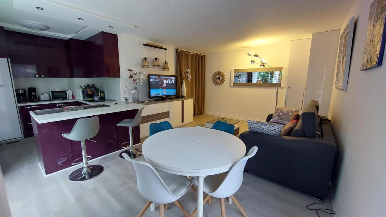 Charmant Appartement Residentiel Avec Terrasse, Jardin Privatif Et Piscine A Cannes カンヌ エクステリア 写真