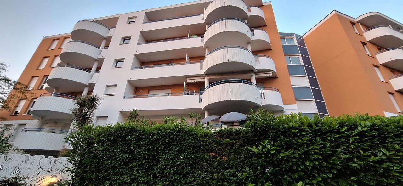 Charmant Appartement Residentiel Avec Terrasse, Jardin Privatif Et Piscine A Cannes カンヌ エクステリア 写真
