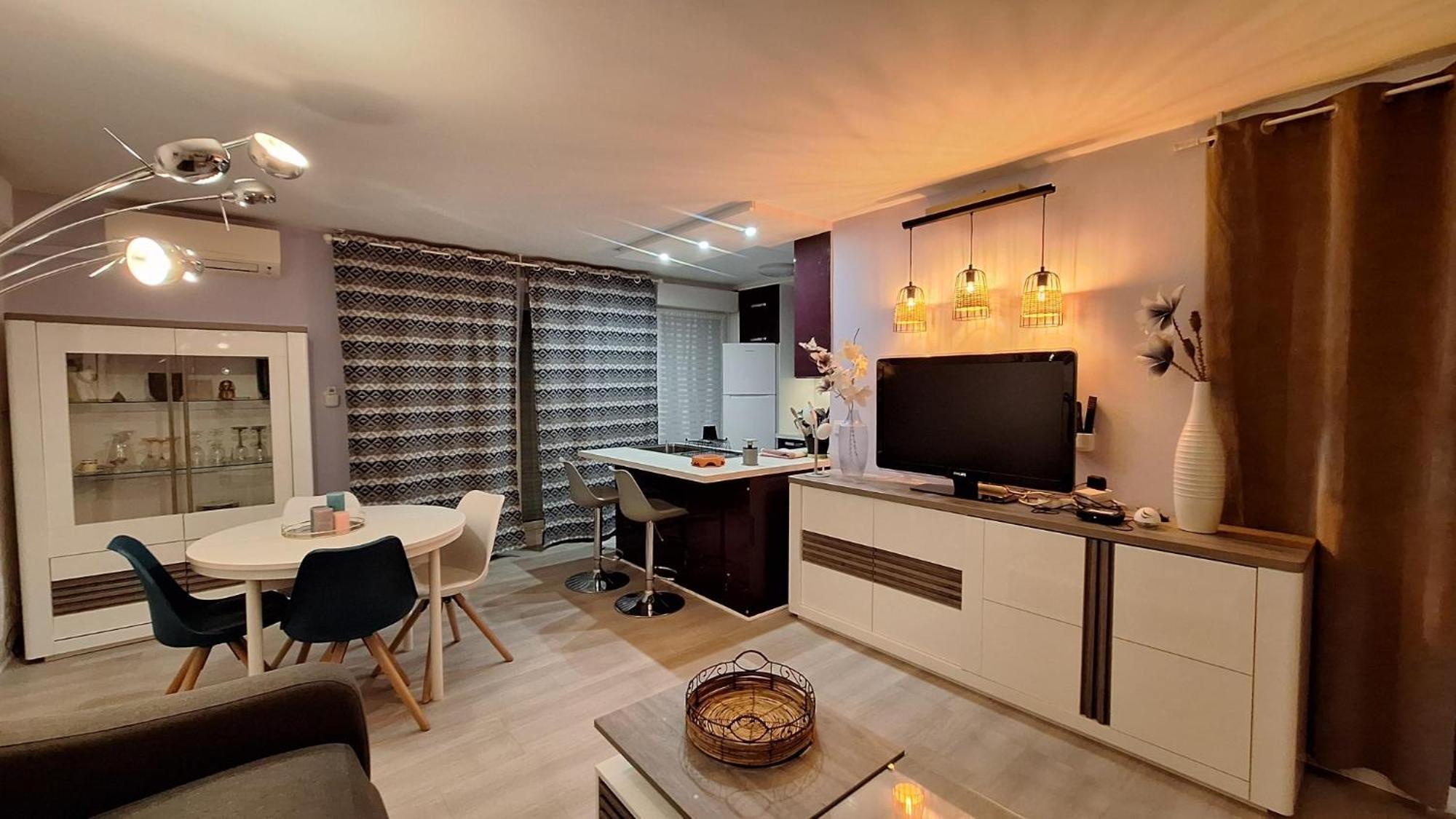 Charmant Appartement Residentiel Avec Terrasse, Jardin Privatif Et Piscine A Cannes カンヌ エクステリア 写真