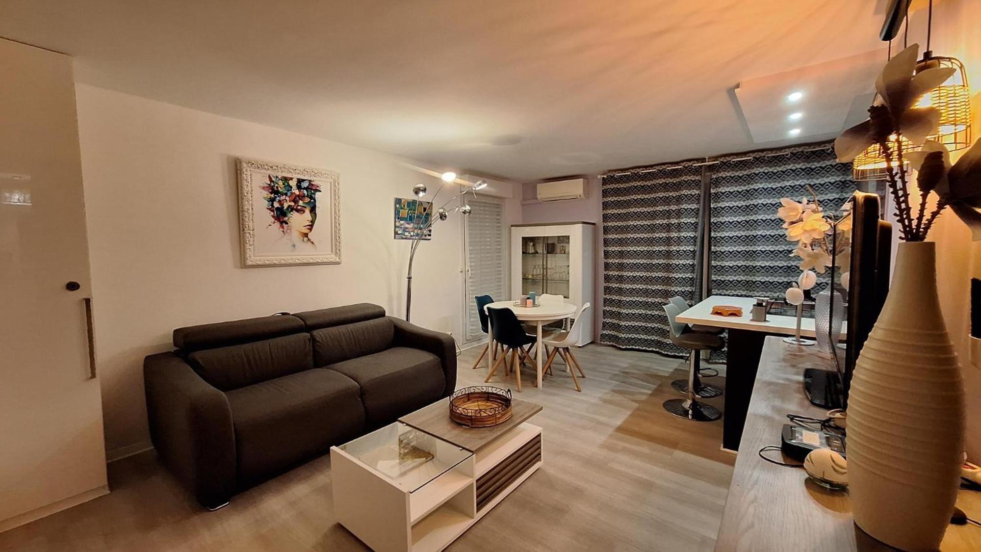 Charmant Appartement Residentiel Avec Terrasse, Jardin Privatif Et Piscine A Cannes カンヌ エクステリア 写真