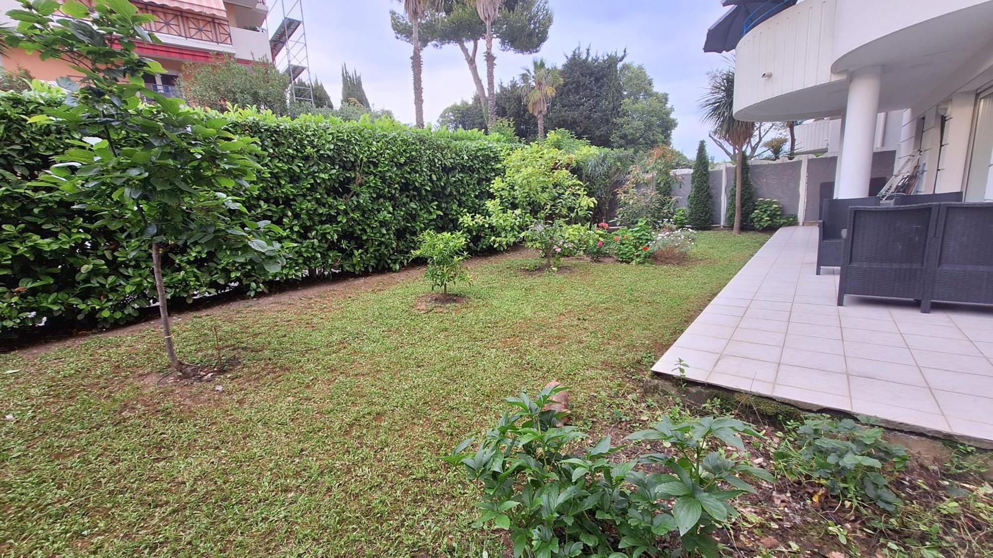 Charmant Appartement Residentiel Avec Terrasse, Jardin Privatif Et Piscine A Cannes カンヌ エクステリア 写真